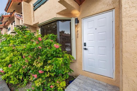 Townhouse in Miami, Florida 2 bedrooms, 107.02 sq.m. № 1978851