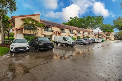 Townhouse in Miami, Florida 2 bedrooms, 107.02 sq.m. № 1978851 - photo 27