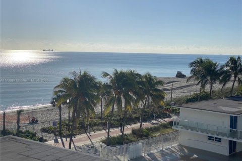 Copropriété à vendre à Miami Beach, Floride: 3 chambres, 137.68 m2 № 1940651 - photo 22