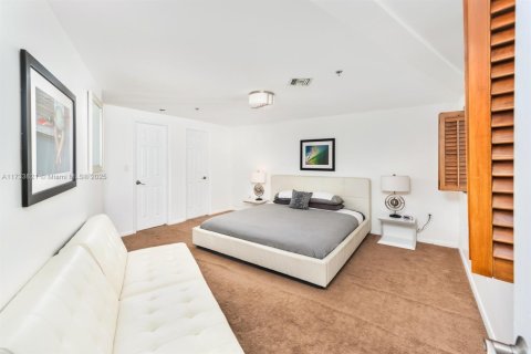 Copropriété à vendre à Miami Beach, Floride: 3 chambres, 137.68 m2 № 1940651 - photo 11