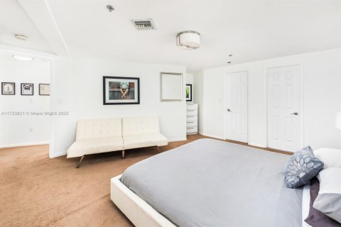 Copropriété à vendre à Miami Beach, Floride: 3 chambres, 137.68 m2 № 1940651 - photo 29