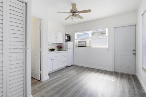 House in Miami, Florida 1 bedroom № 2038423 - photo 8