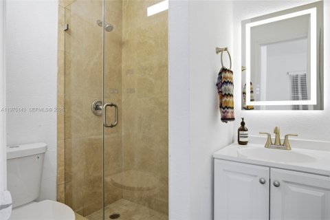 House in Miami, Florida 1 bedroom № 2038423 - photo 14