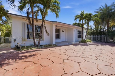 House in Miami, Florida 1 bedroom № 2038423 - photo 5