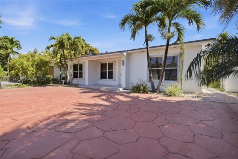 House in Miami, Florida 1 bedroom № 2038423 - photo 4