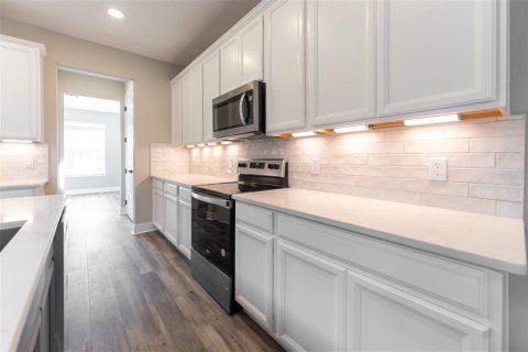House in Winter Garden, Florida 3 bedrooms, 204.94 sq.m. № 2427599 - photo 8