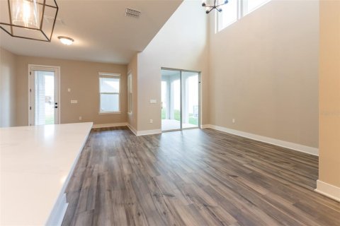 House in Winter Garden, Florida 3 bedrooms, 204.94 sq.m. № 2427599 - photo 5