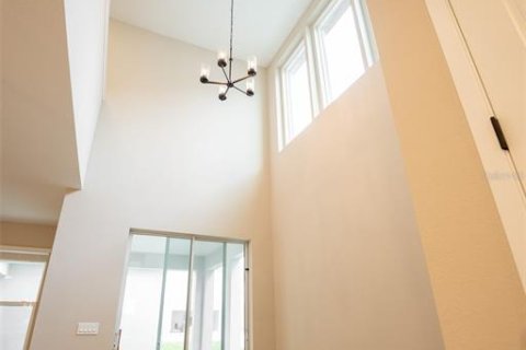 House in Winter Garden, Florida 3 bedrooms, 204.94 sq.m. № 2427599 - photo 4