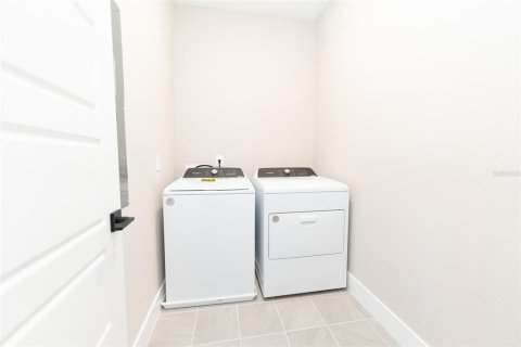 House in Winter Garden, Florida 3 bedrooms, 204.94 sq.m. № 2427599 - photo 16