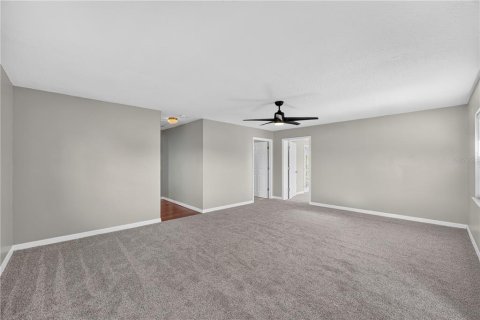 House in Lady Lake, Florida 4 bedrooms, 233.18 sq.m. № 2354746 - photo 20