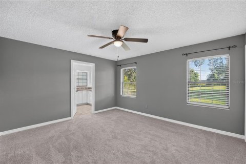 House in Lady Lake, Florida 4 bedrooms, 233.18 sq.m. № 2354746 - photo 8
