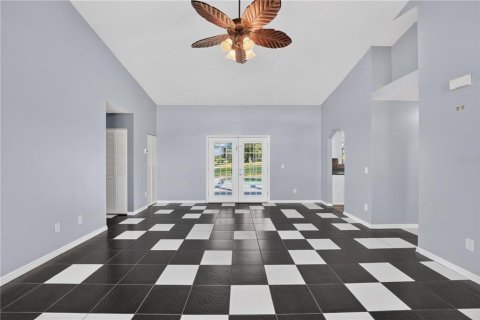 House in Lady Lake, Florida 4 bedrooms, 233.18 sq.m. № 2354746 - photo 15