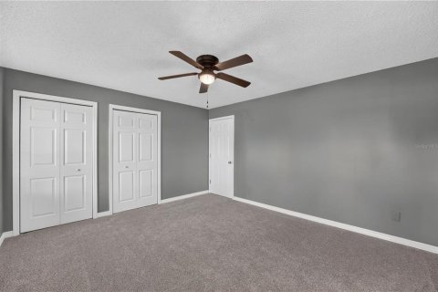 House in Lady Lake, Florida 4 bedrooms, 233.18 sq.m. № 2354746 - photo 9