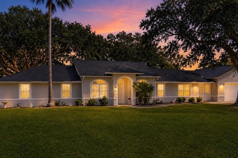 House in Lady Lake, Florida 4 bedrooms, 233.18 sq.m. № 2354746