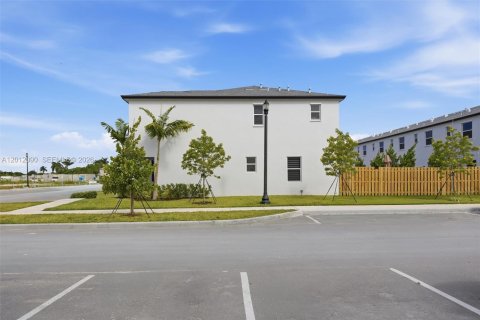 House in Homestead, Florida 3 bedrooms, 129.41 sq.m. № 2075130 - photo 6