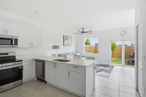 House in Homestead, Florida 3 bedrooms, 129.41 sq.m. № 2075130 - photo 26