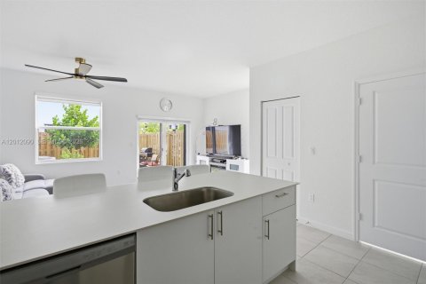 House in Homestead, Florida 3 bedrooms, 129.41 sq.m. № 2075130 - photo 11