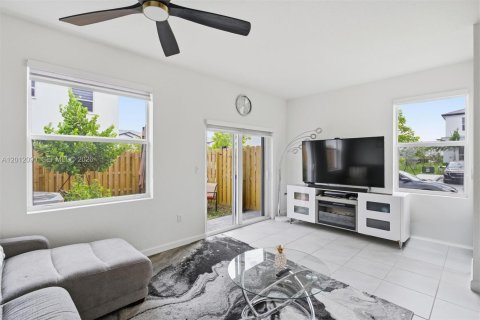 House in Homestead, Florida 3 bedrooms, 129.41 sq.m. № 2075130 - photo 14