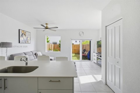 House in Homestead, Florida 3 bedrooms, 129.41 sq.m. № 2075130 - photo 10