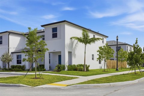 House in Homestead, Florida 3 bedrooms, 129.41 sq.m. № 2075130 - photo 2