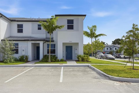 House in Homestead, Florida 3 bedrooms, 129.41 sq.m. № 2075130