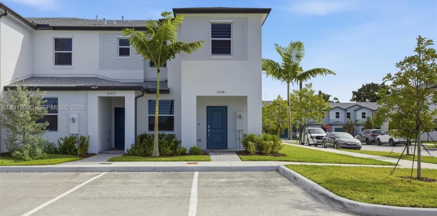 House in Homestead, Florida 3 bedrooms, 129.41 sq.m. № 2075130