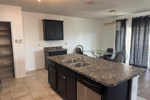 Villa ou maison à vendre à Port St. Lucie, Floride: 4 chambres, 185.99 m2 № 2077864 - photo 2