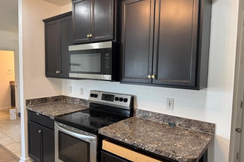 Villa ou maison à vendre à Port St. Lucie, Floride: 4 chambres, 185.99 m2 № 2077864 - photo 4
