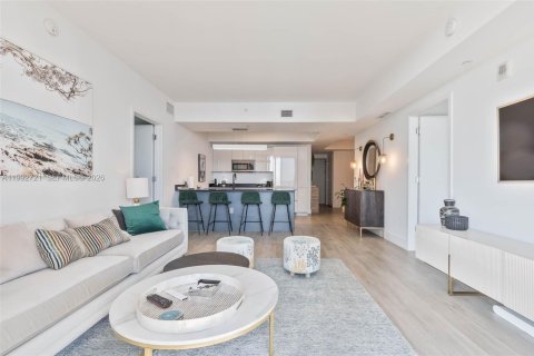 Condominio en alquiler en Miami, Florida, 2 dormitorios, 119.19 m2 № 2056688 - foto 6