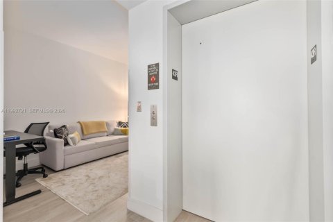 Condominio en alquiler en Miami, Florida, 2 dormitorios, 119.19 m2 № 2056688 - foto 16