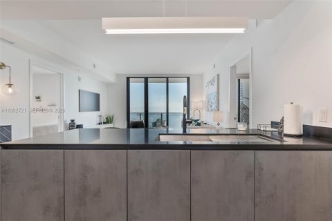 Condominio en alquiler en Miami, Florida, 2 dormitorios, 119.19 m2 № 2056688 - foto 9