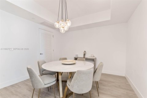 Condominio en alquiler en Miami, Florida, 2 dormitorios, 119.19 m2 № 2056688 - foto 12