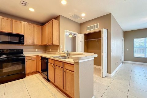 Townhouse in Orlando, Florida 3 bedrooms, 135.36 sq.m. № 2377538 - photo 12