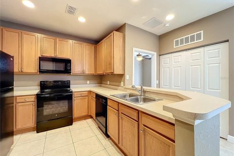 Townhouse in Orlando, Florida 3 bedrooms, 135.36 sq.m. № 2377538 - photo 13