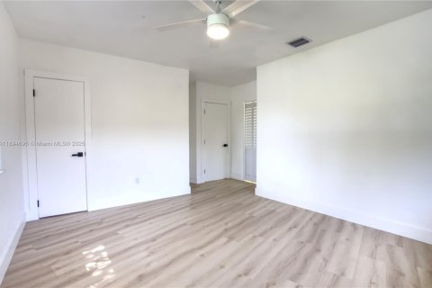Casa en alquiler en North Miami, Florida, 4 dormitorios, 200.2 m2 № 1947148 - foto 30