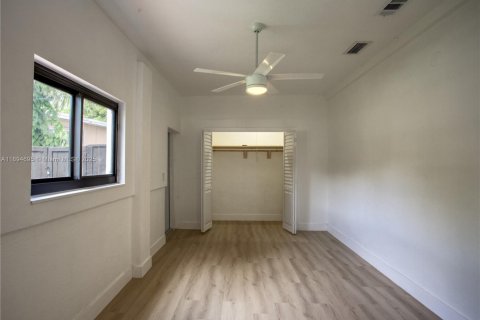 Casa en alquiler en North Miami, Florida, 4 dormitorios, 200.2 m2 № 1947148 - foto 21