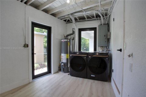 Casa en alquiler en North Miami, Florida, 4 dormitorios, 200.2 m2 № 1947148 - foto 22