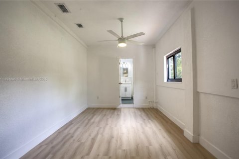 Casa en alquiler en North Miami, Florida, 4 dormitorios, 200.2 m2 № 1947148 - foto 20
