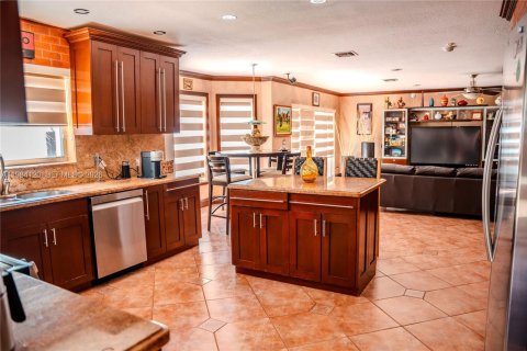 Casa en venta en Miramar, Florida, 5 dormitorios, 332.87 m2 № 2051625 - foto 14