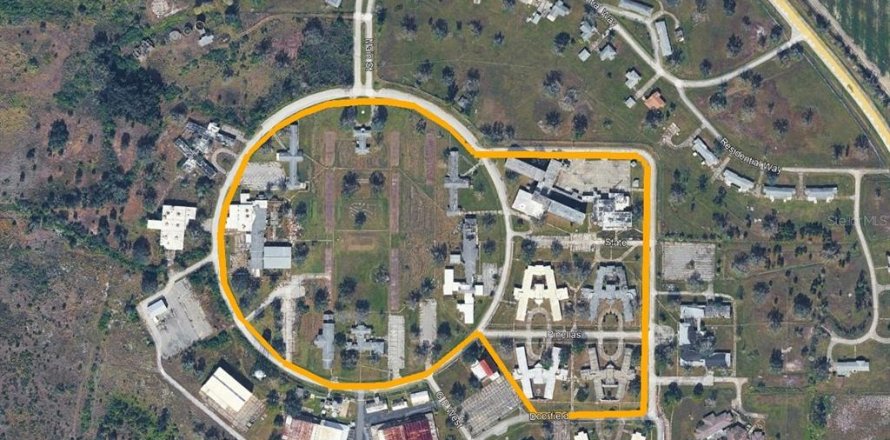 Commercial property in Arcadia, Florida № 2205911