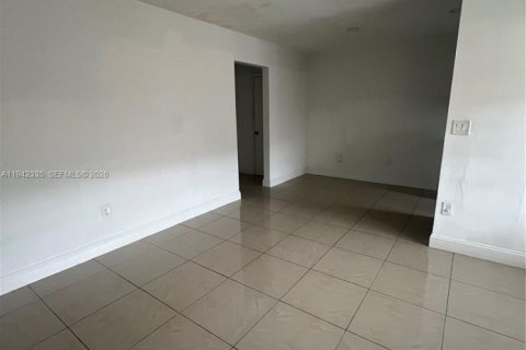 Apartment in North Miami Beach, Florida 1 bedroom, 60.94 sq.m. № 2000978 - photo 12