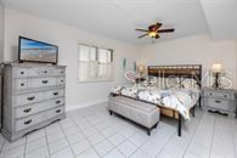 Condo in Saint Petersburg, Florida, 2 bedrooms  № 1917494 - photo 5