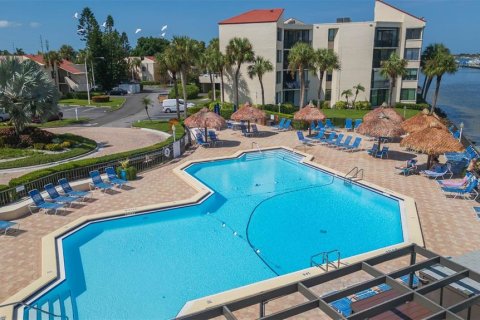 Condo in Saint Petersburg, Florida, 2 bedrooms  № 1917494 - photo 3