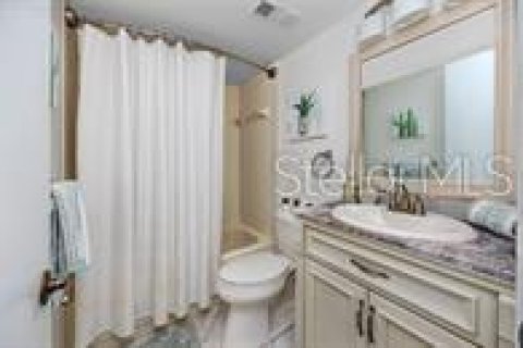 Condo in Saint Petersburg, Florida, 2 bedrooms  № 1917494 - photo 6
