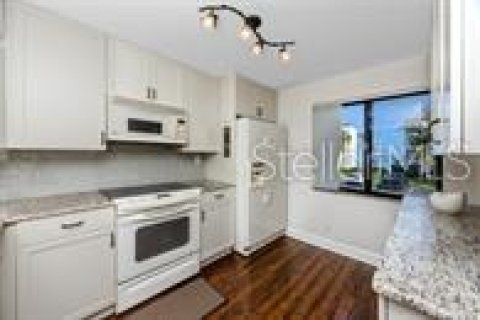 Condo in Saint Petersburg, Florida, 2 bedrooms  № 1917494 - photo 17