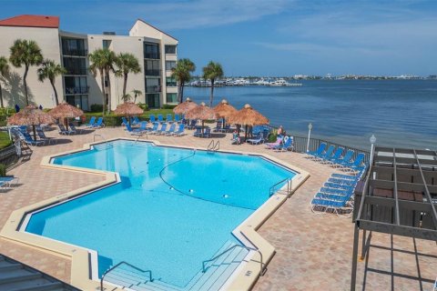 Condo in Saint Petersburg, Florida, 2 bedrooms  № 1917494 - photo 20