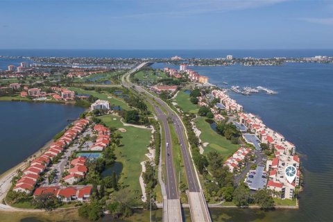Condo in Saint Petersburg, Florida, 2 bedrooms  № 1917494 - photo 19