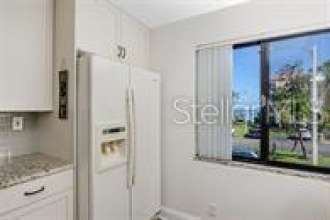 Condo in Saint Petersburg, Florida, 2 bedrooms  № 1917494 - photo 15