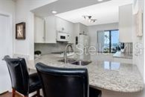 Condo in Saint Petersburg, Florida, 2 bedrooms  № 1917494 - photo 13