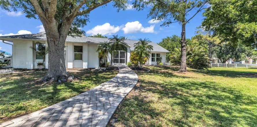 Casa en Punta Gorda, Florida 3 dormitorios, 180.88 m2 № 2232563
